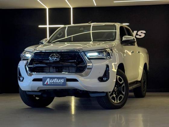 TOYOTA HILUX 2.8 D-4D TURBO DIESEL CD SRX 4X4 AUTOMÁTICO